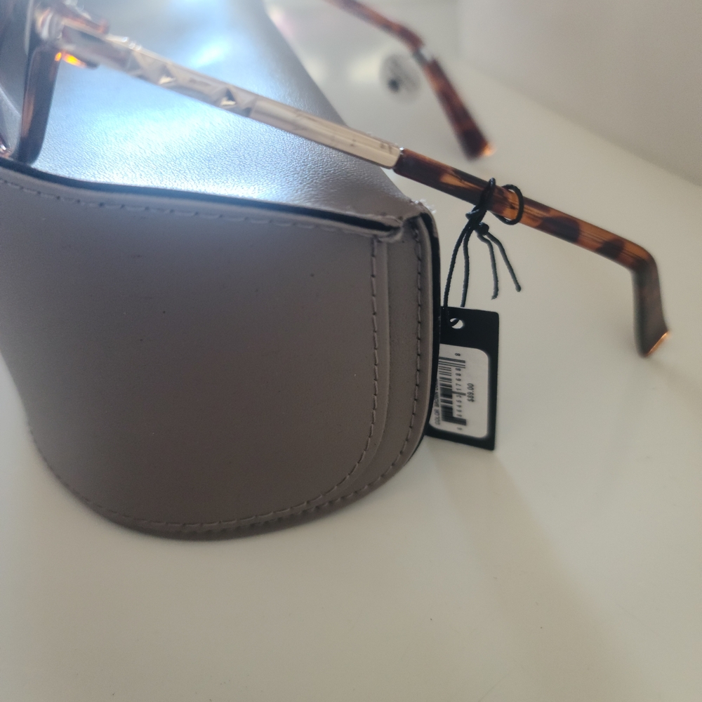 BCBGMaxAzria Tortoise Shell Aviator Sunglasses NWT - image 3